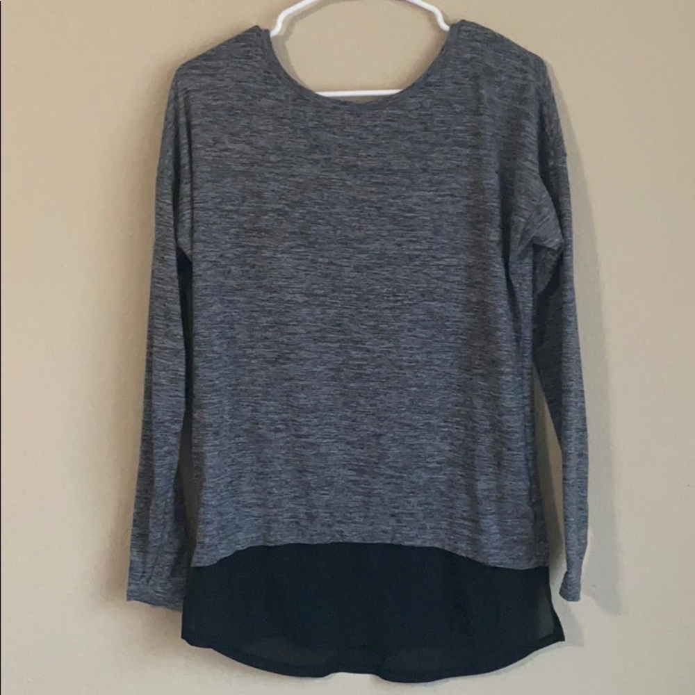 Workout top w mesh bottom & thumb holes. XS / 0-2